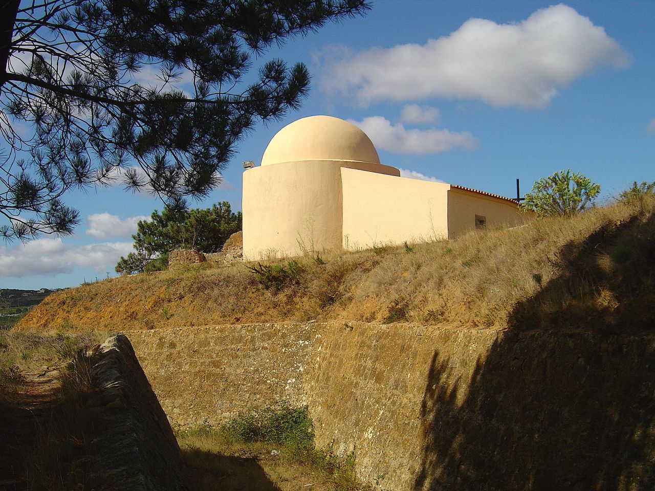 Capela e fossos do Forte de São Vicente, em Torres Vedras